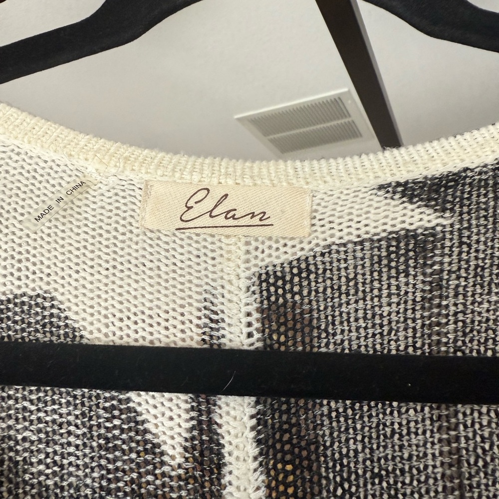 Elan Star Patterned Black V-Neck Sweater - Picture 3 of 6